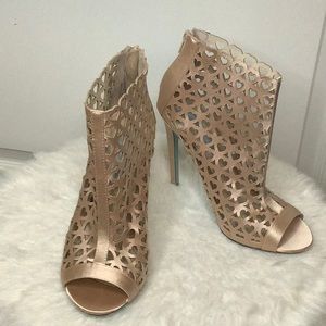 Betsey Johnson Size 8 Champagne Gold Heels
